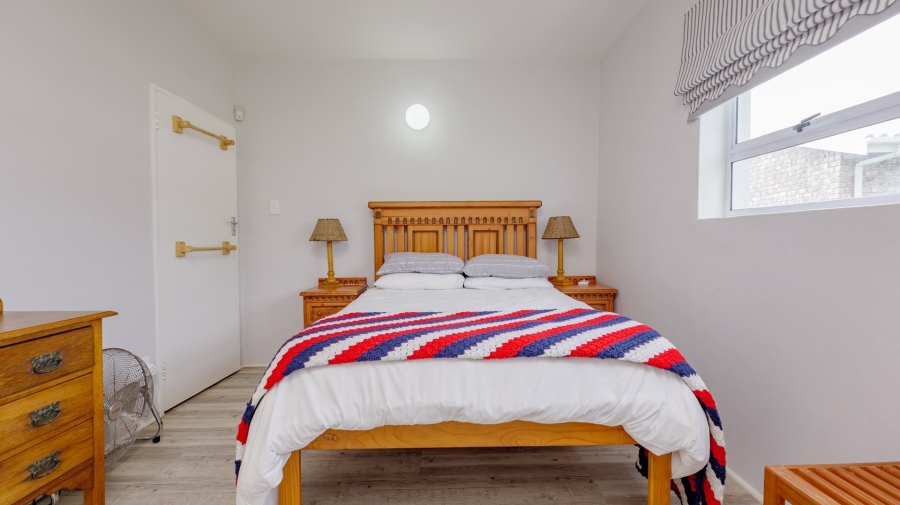 7 Bedroom Property for Sale in Struisbaai Western Cape